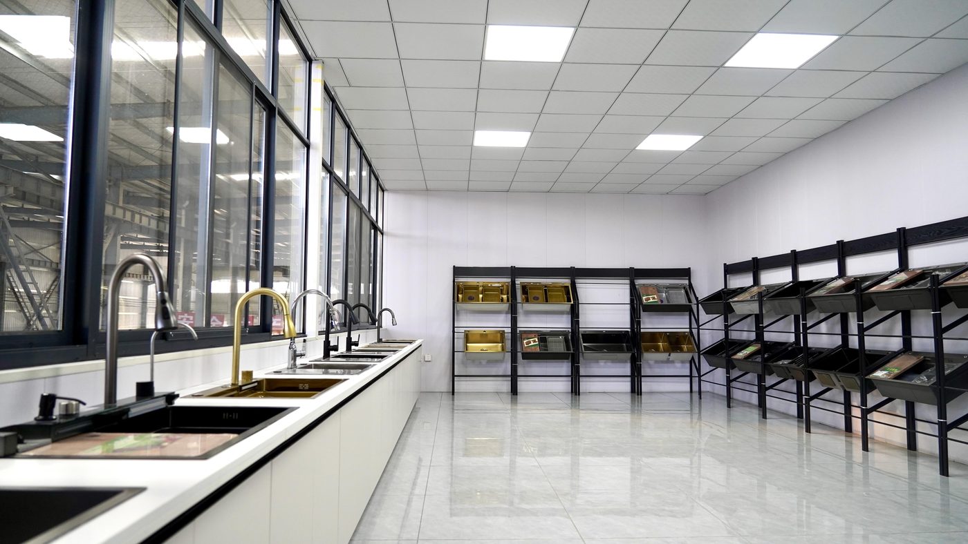 Showroom trưng bày đa dạng mẫu